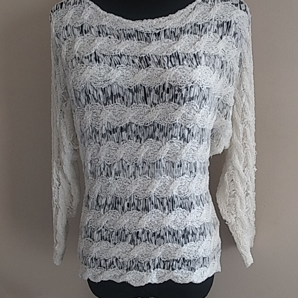 💜5 for $25.00💜 Moth XS delicate, lightweight. - Picture 3 of 7